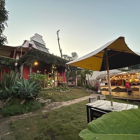 Auberge de jeunesse Tz'unun Ya' Rec Center à San Pedro de la Laguna Extérieur photo