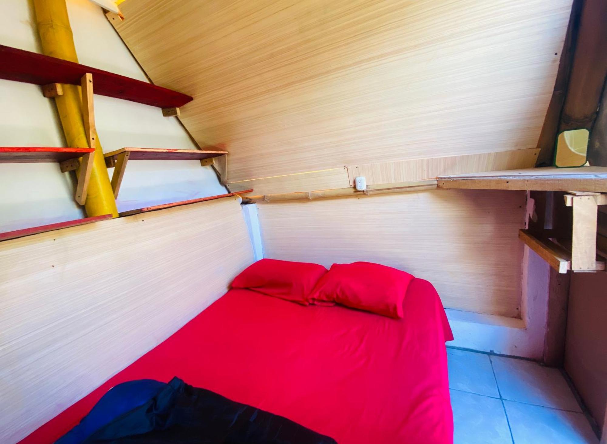 Auberge de jeunesse Tz'unun Ya' Rec Center à San Pedro de la Laguna Extérieur photo