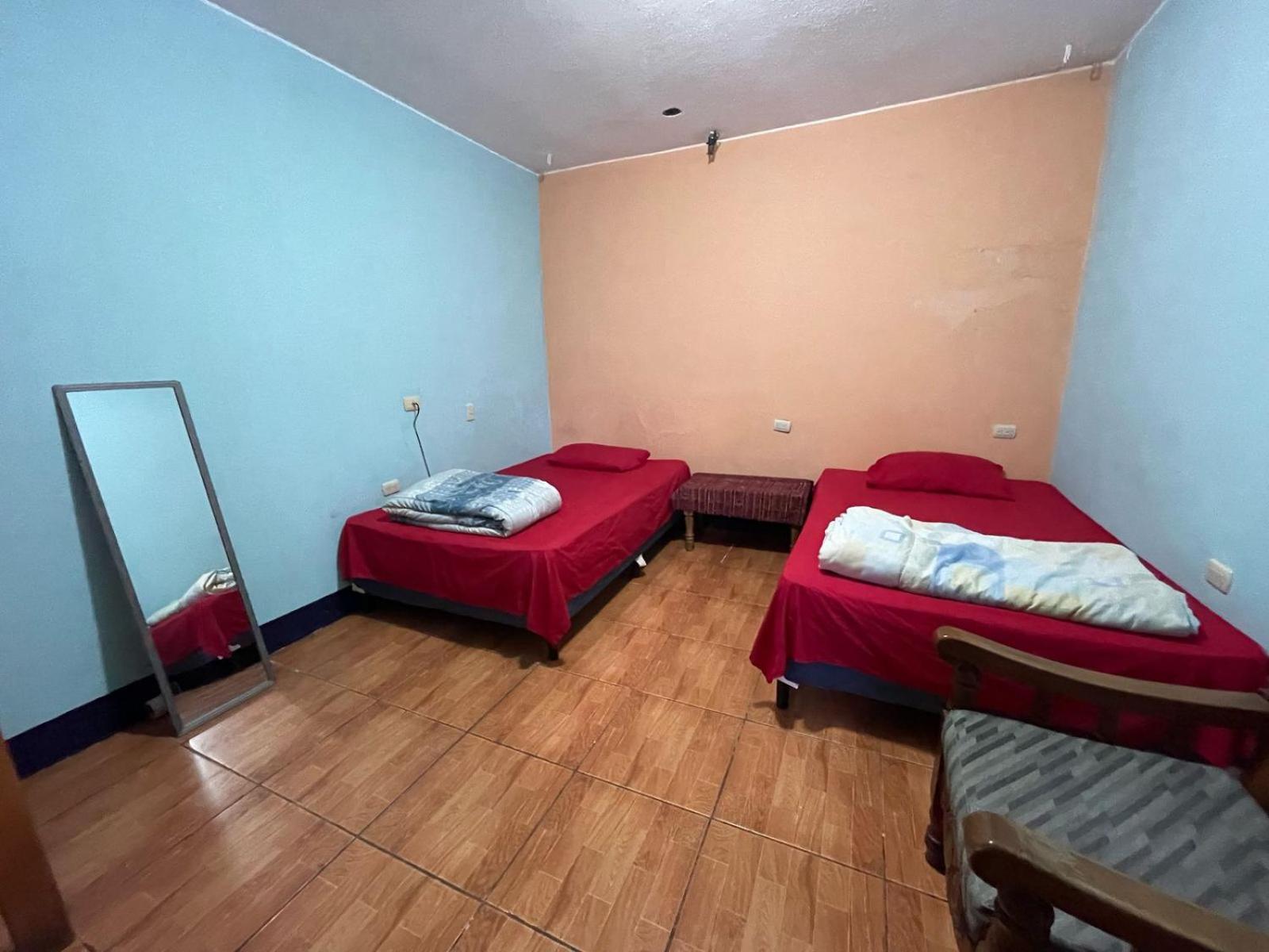 Auberge de jeunesse Tz'unun Ya' Rec Center à San Pedro de la Laguna Extérieur photo